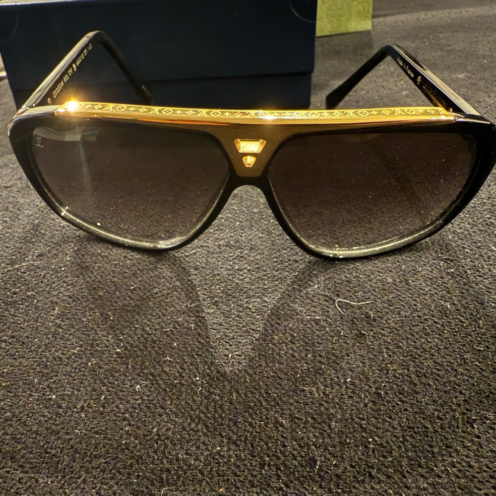 Louis Vuitton Evidence Sunglasses with box and receipt